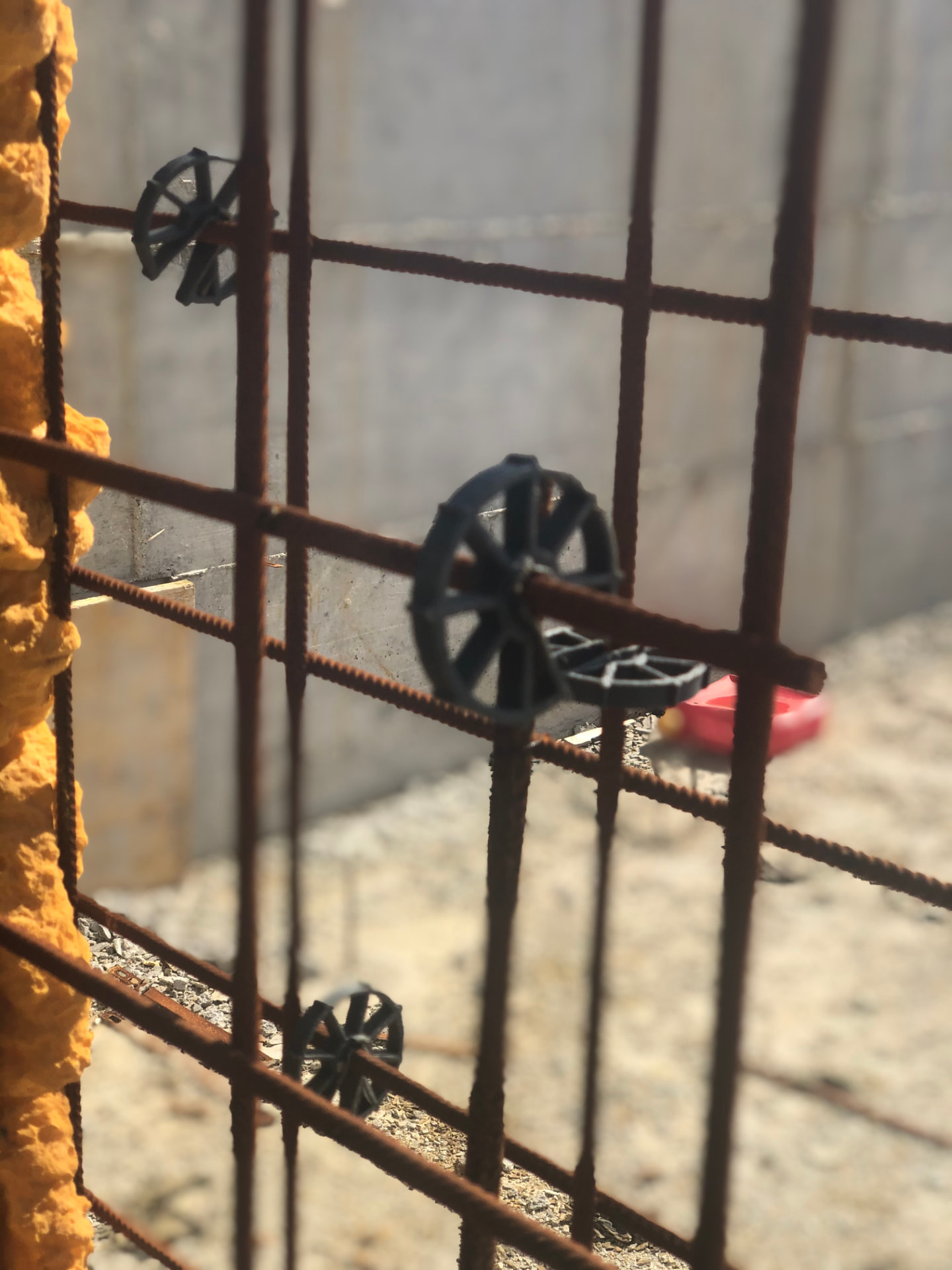 Okrugli distanceri postavljeni na vertikalnu armaturu